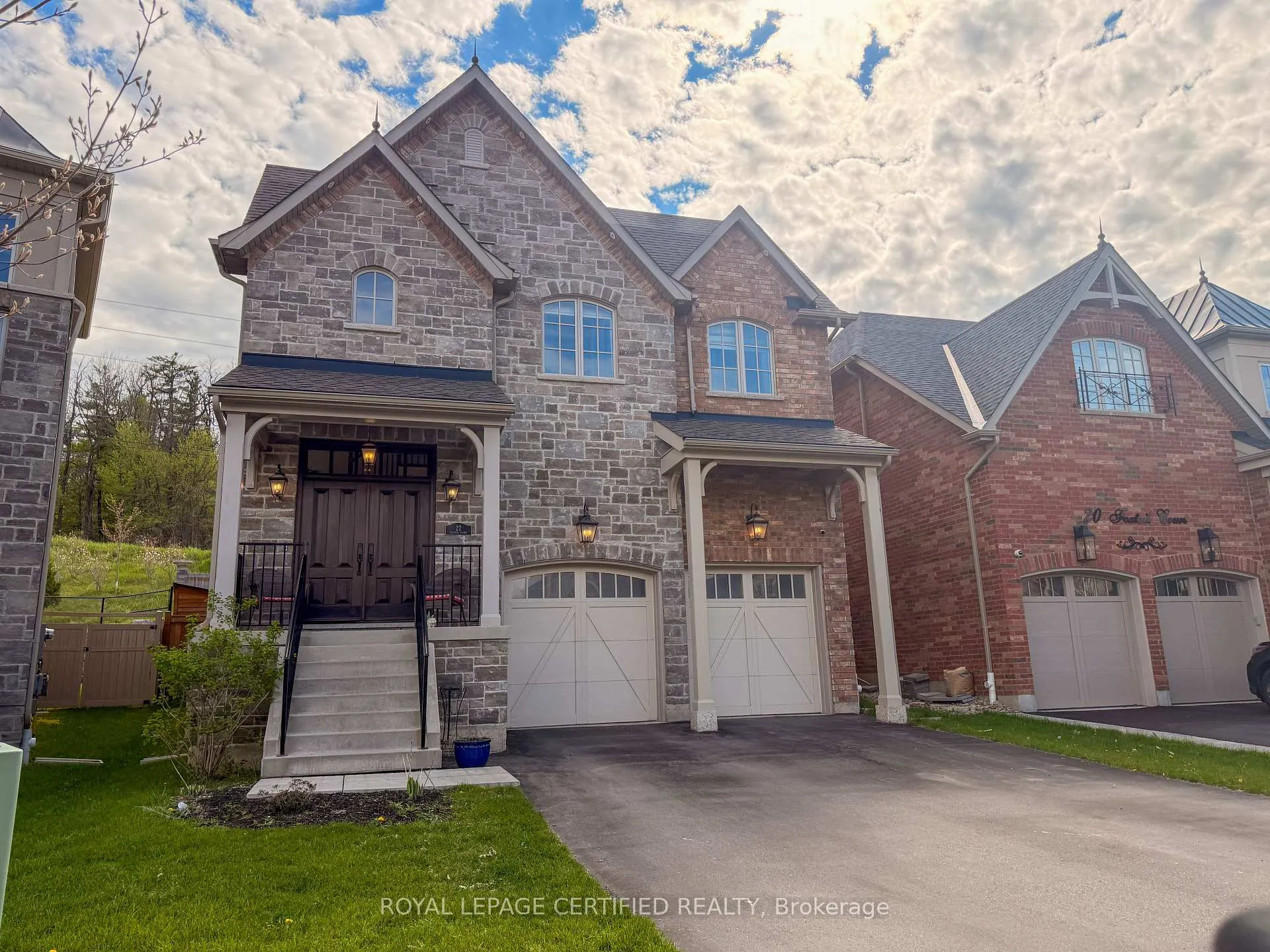 Photo 1 of 22 foxtrail Court, Halton Hills, Georgetown — HOMEH
