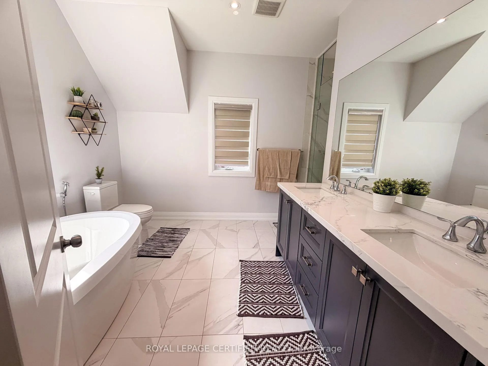 Photo 14 of 22 foxtrail Court, Halton Hills, Georgetown — HOMEH