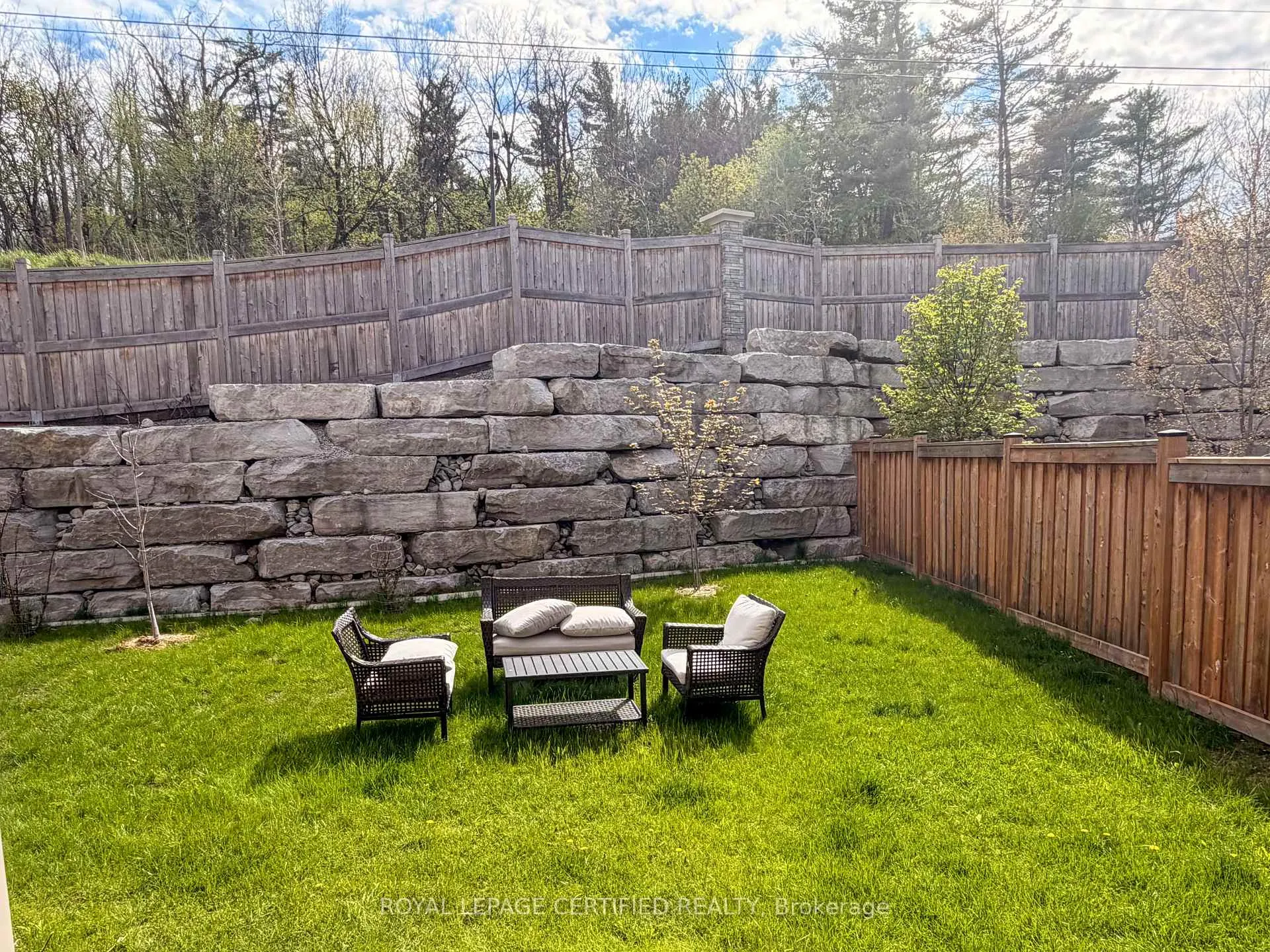 Photo 16 of 22 foxtrail Court, Halton Hills, Georgetown — HOMEH