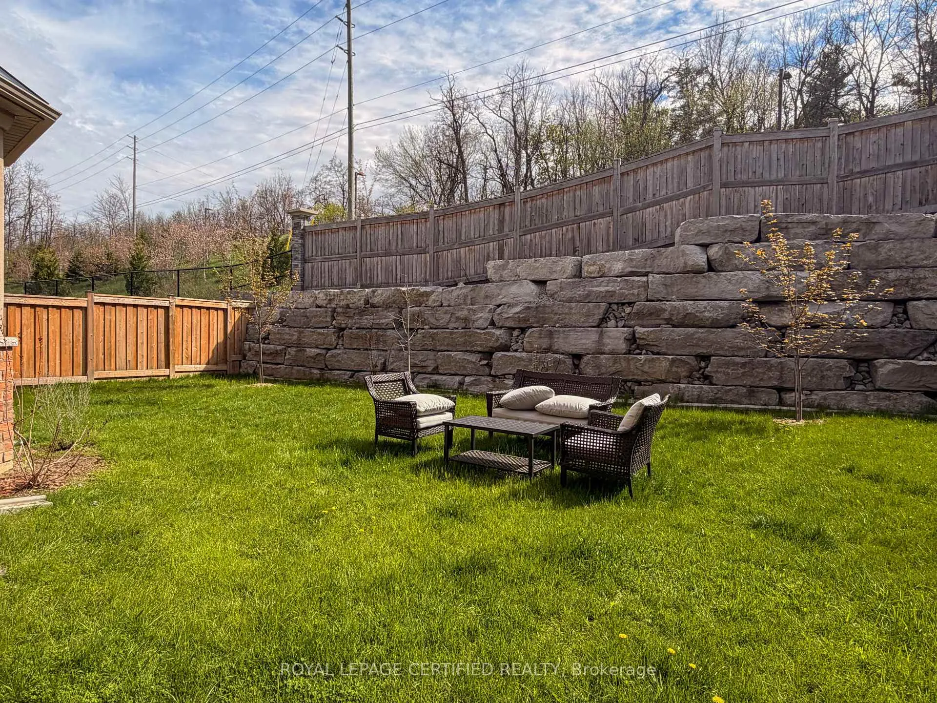 Photo 18 of 22 foxtrail Court, Halton Hills, Georgetown — HOMEH
