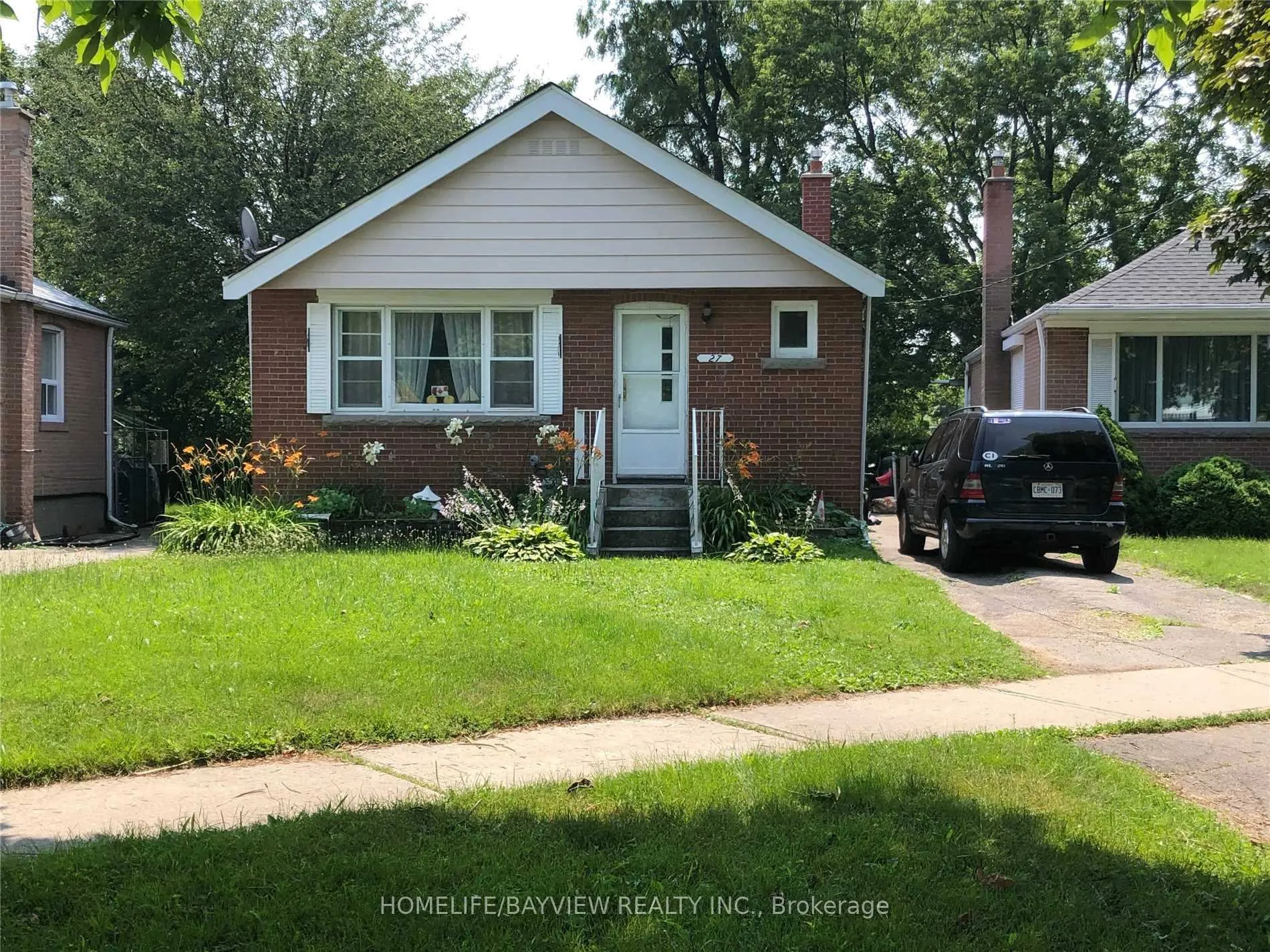 Photo 1 of 27 Fairfax (main floor) Crescent E, Scarborough, Clairlea-Birchmount — HOMEH
