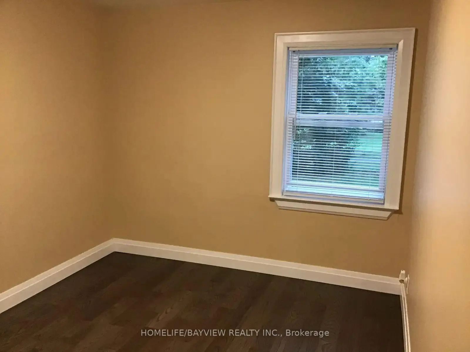 Photo 4 of 27 Fairfax (main floor) Crescent E, Scarborough, Clairlea-Birchmount — HOMEH