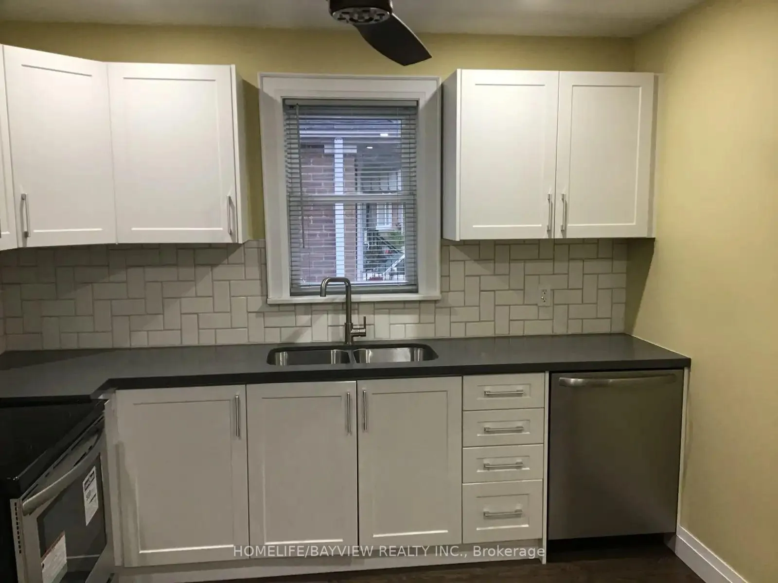 Photo 7 of 27 Fairfax (main floor) Crescent E, Scarborough, Clairlea-Birchmount — HOMEH