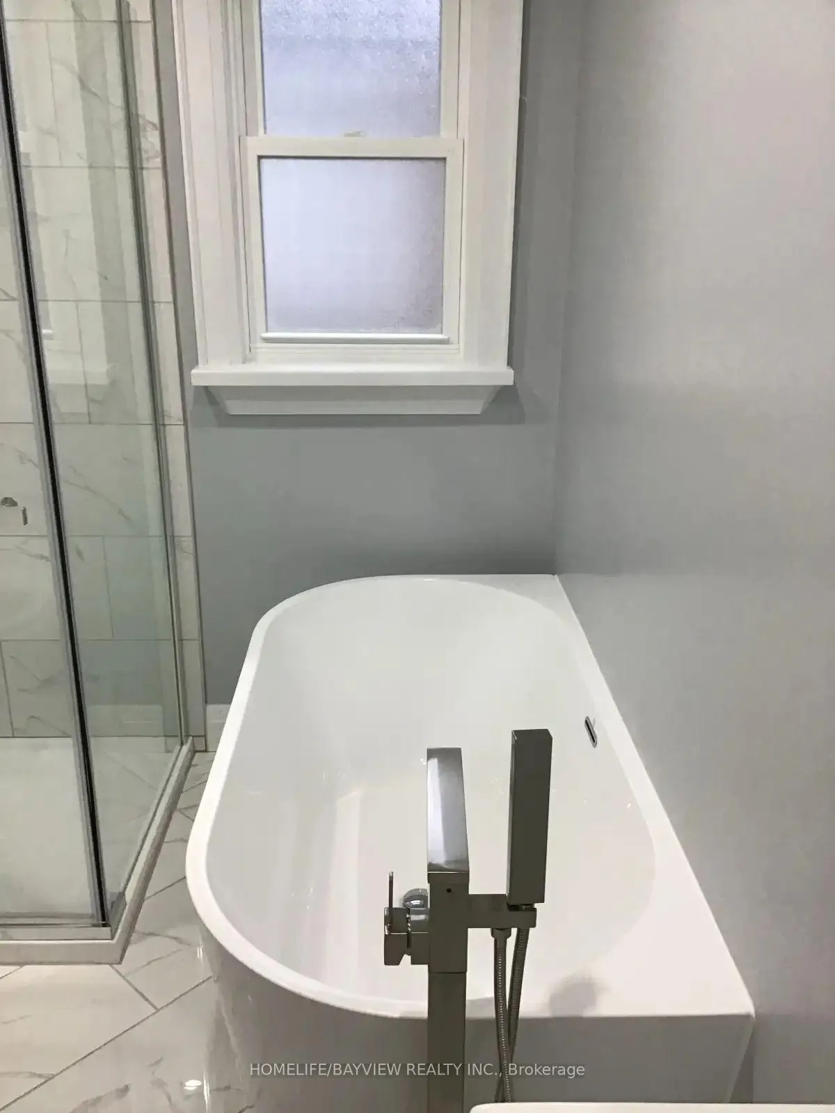Photo 9 of 27 Fairfax (main floor) Crescent E, Scarborough, Clairlea-Birchmount — HOMEH