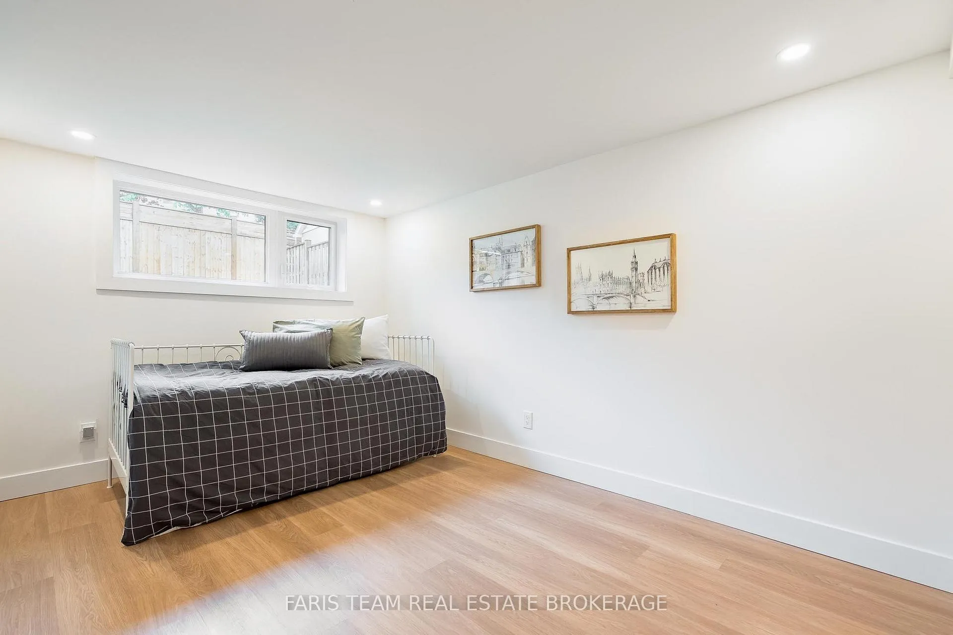 Photo 25 of 12 Oren Boulevard, Barrie, Sunnidale — HOMEH