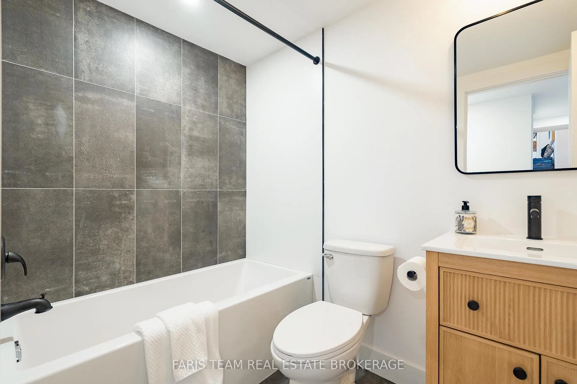 Photo 28 of 12 Oren Boulevard, Barrie, Sunnidale — HOMEH