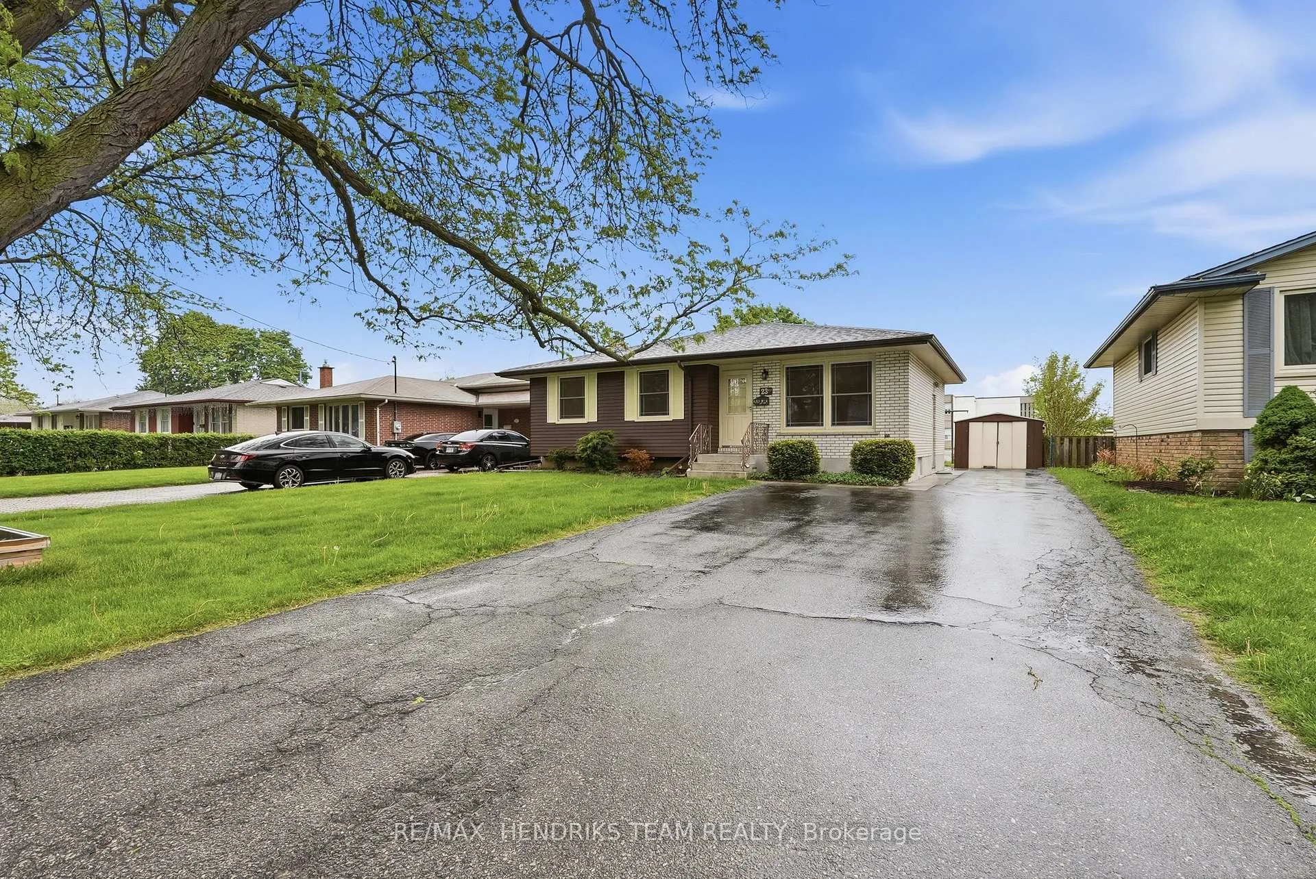 Photo 2 of 23 Crescentwood Drive, St. Catharines, Lakeport — HOMEH