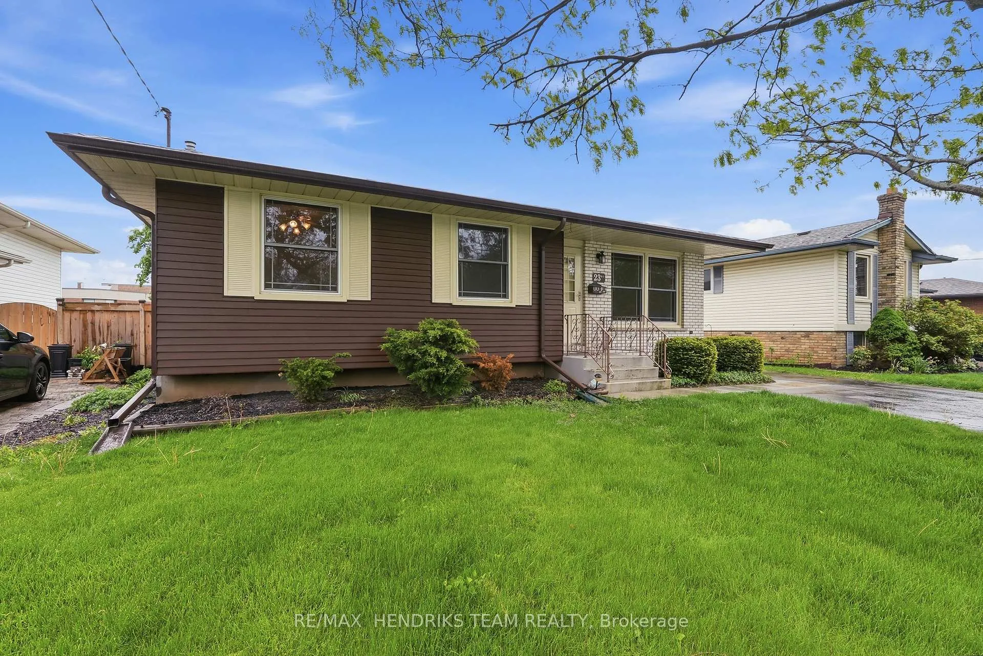 Photo 5 of 23 Crescentwood Drive, St. Catharines, Lakeport — HOMEH