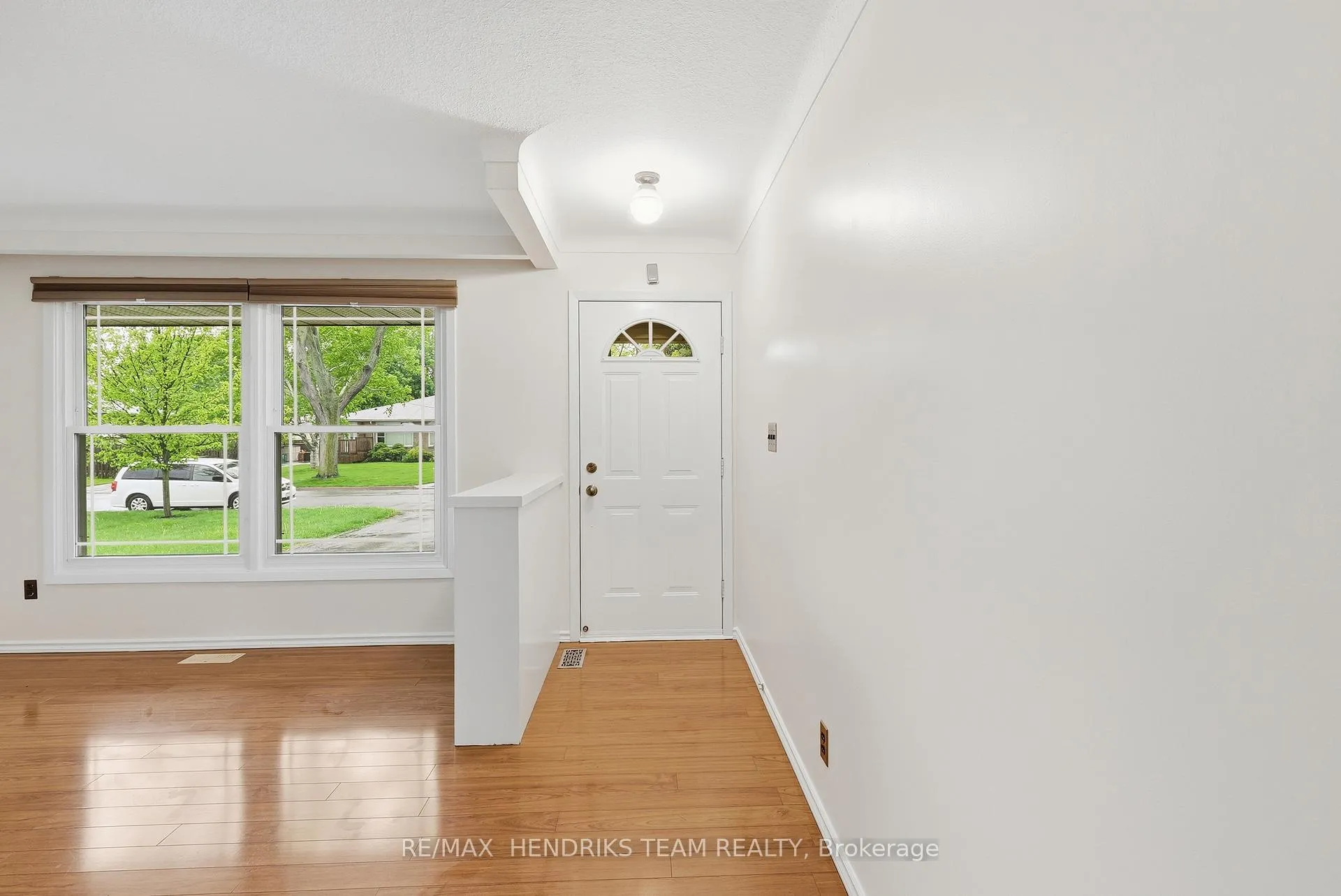 Photo 7 of 23 Crescentwood Drive, St. Catharines, Lakeport — HOMEH