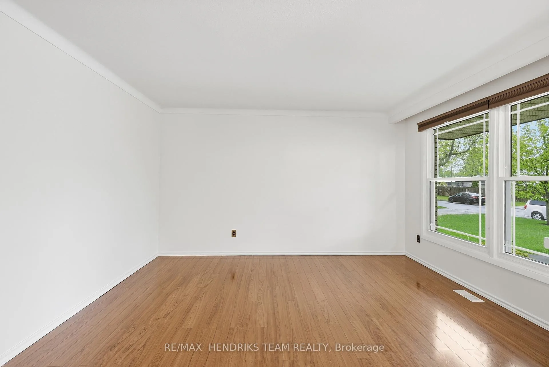 Photo 9 of 23 Crescentwood Drive, St. Catharines, Lakeport — HOMEH