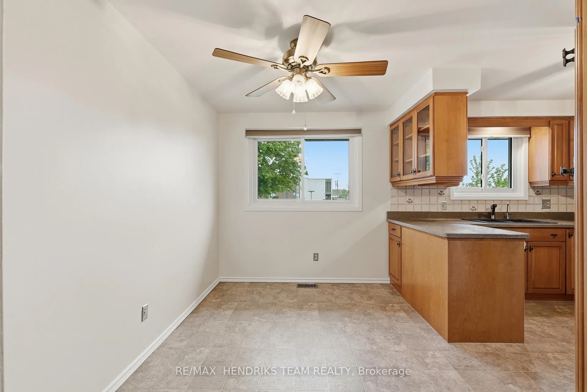 Photo 12 of 23 Crescentwood Drive, St. Catharines, Lakeport — HOMEH