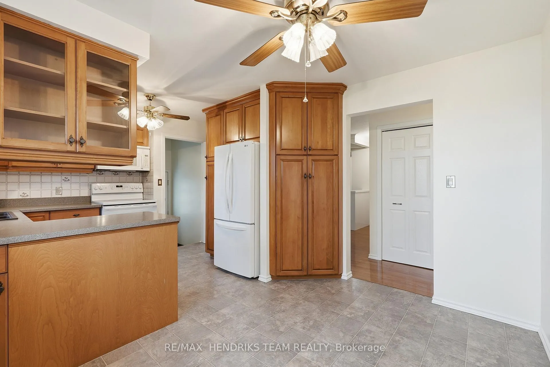 Photo 14 of 23 Crescentwood Drive, St. Catharines, Lakeport — HOMEH