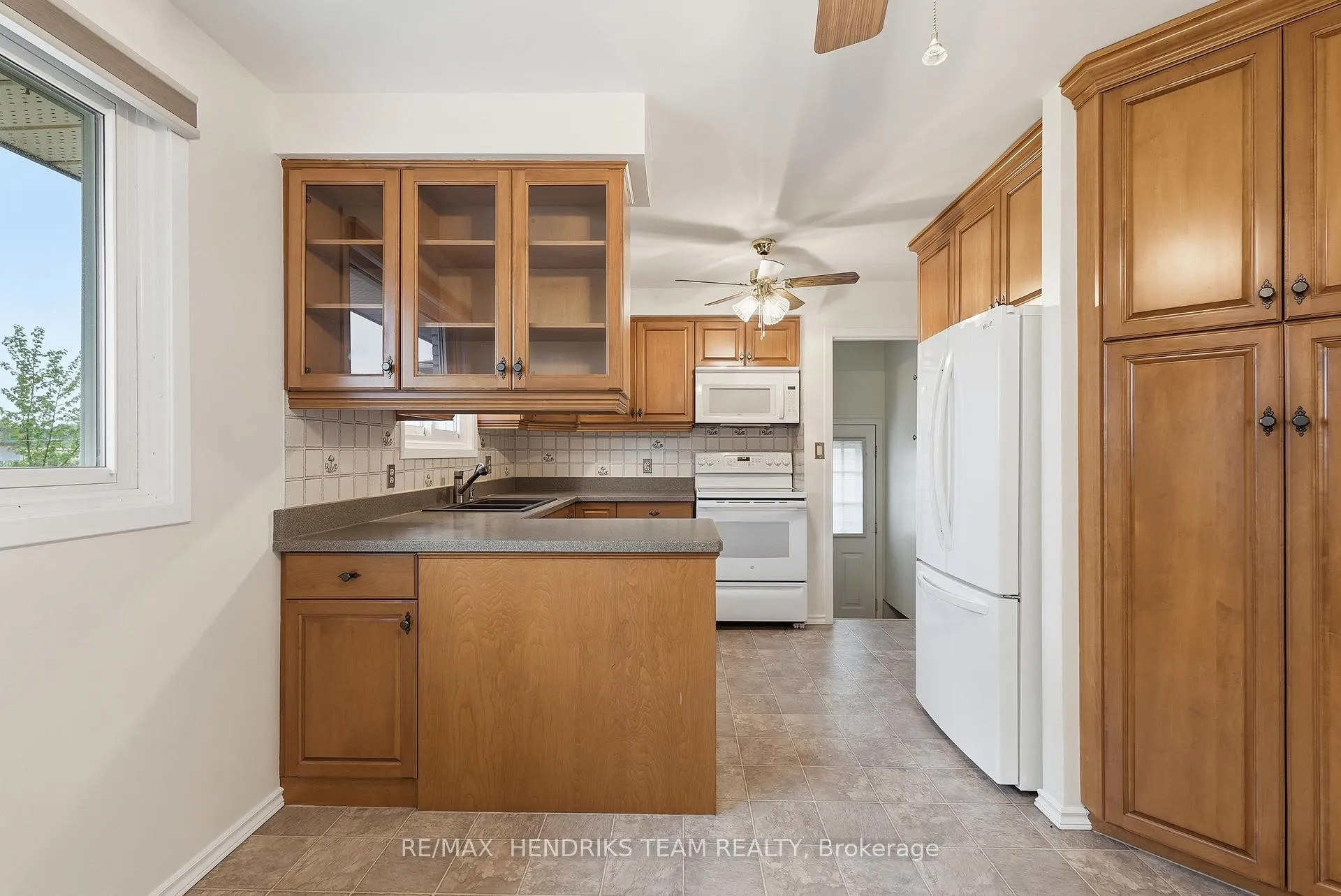 Photo 15 of 23 Crescentwood Drive, St. Catharines, Lakeport — HOMEH
