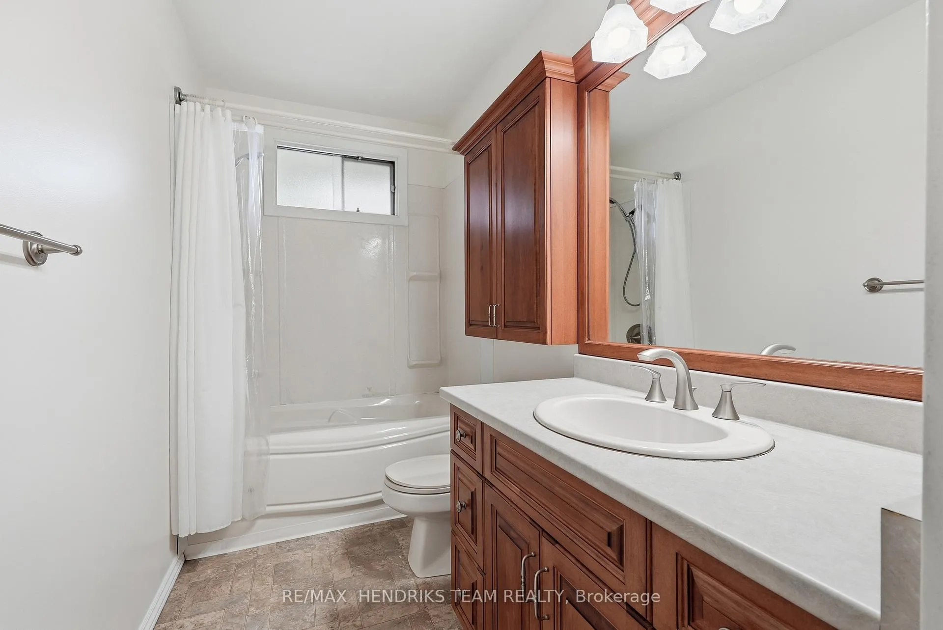 Photo 26 of 23 Crescentwood Drive, St. Catharines, Lakeport — HOMEH