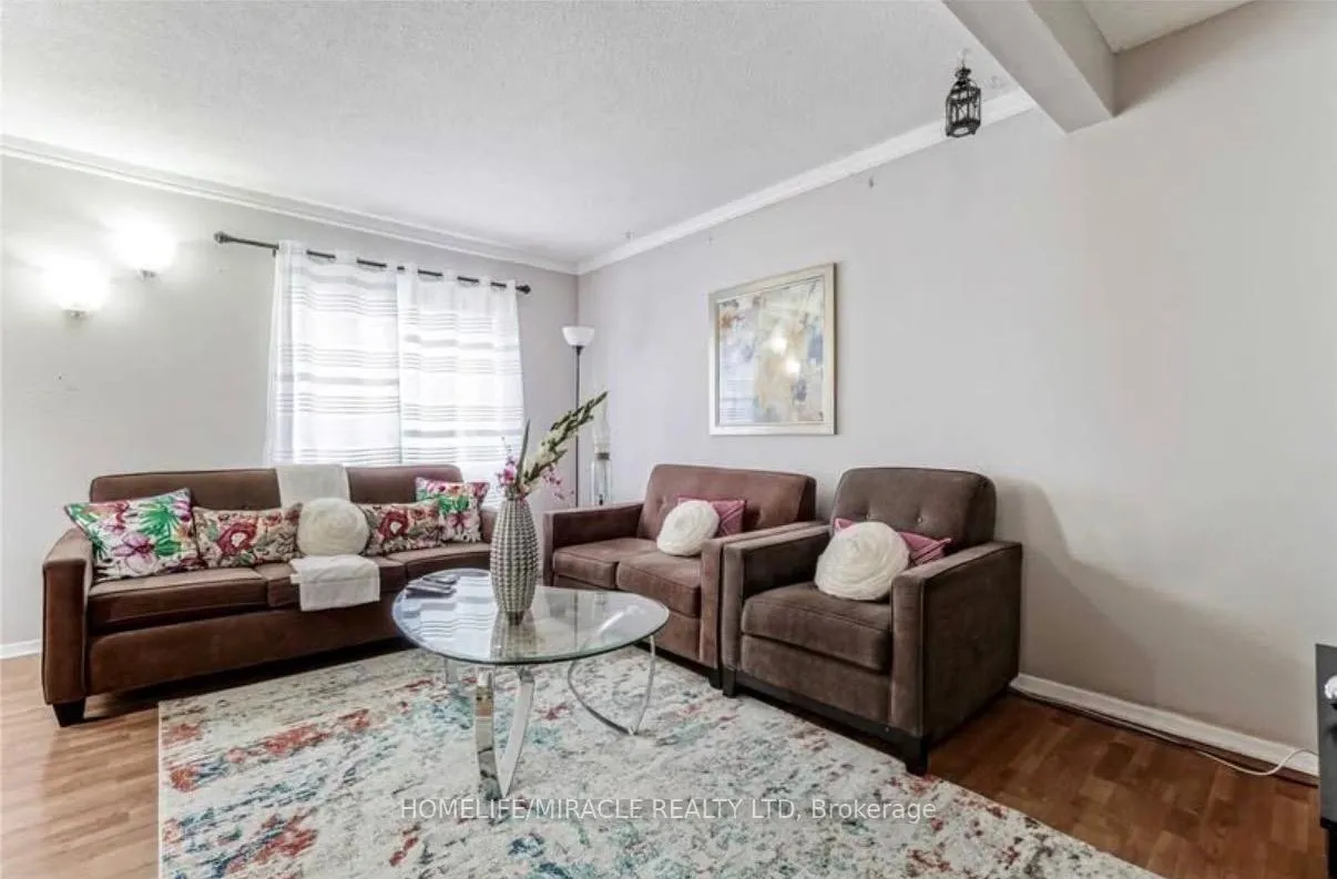 Photo 2 of 22 Sandringham Court, Brampton, Bramalea West Industrial — HOMEH