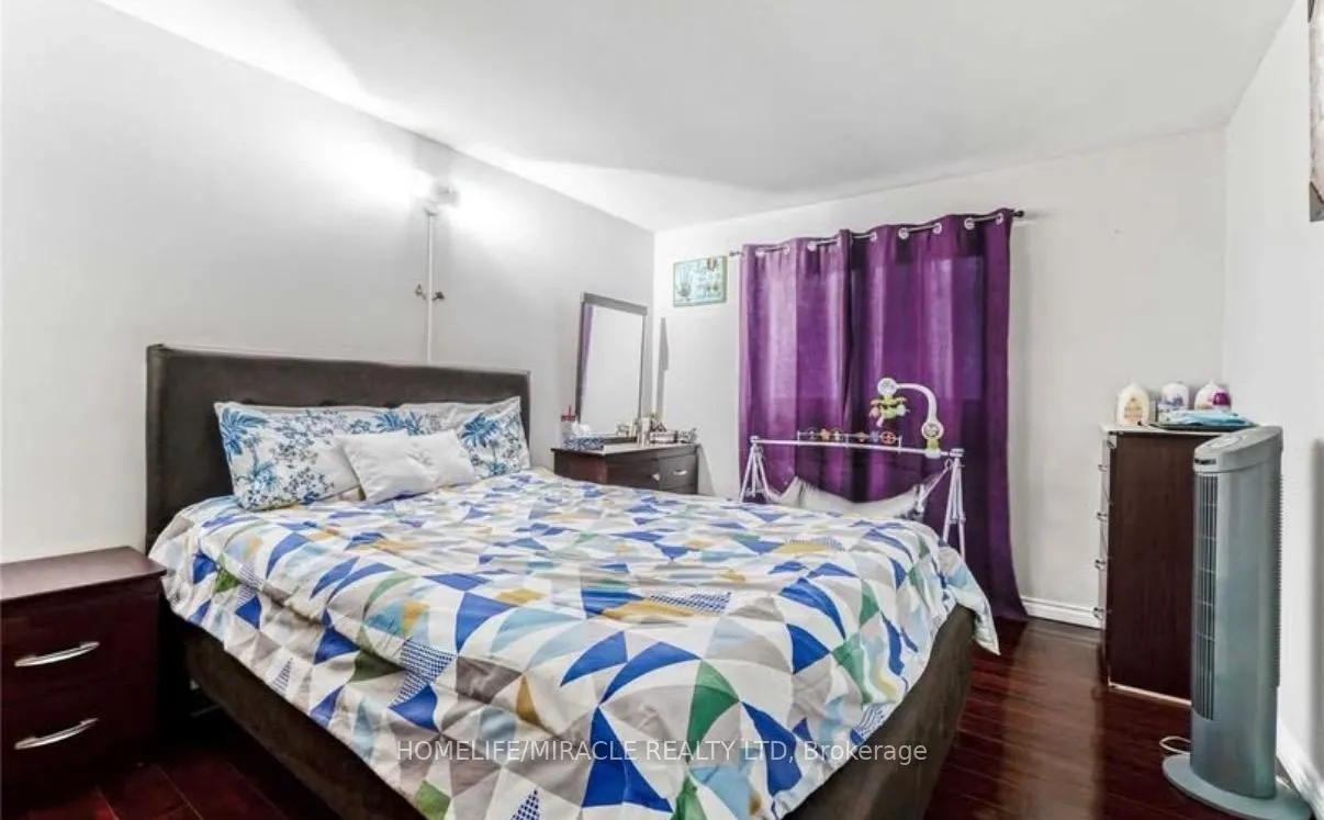 Photo 17 of 22 Sandringham Court, Brampton, Bramalea West Industrial — HOMEH