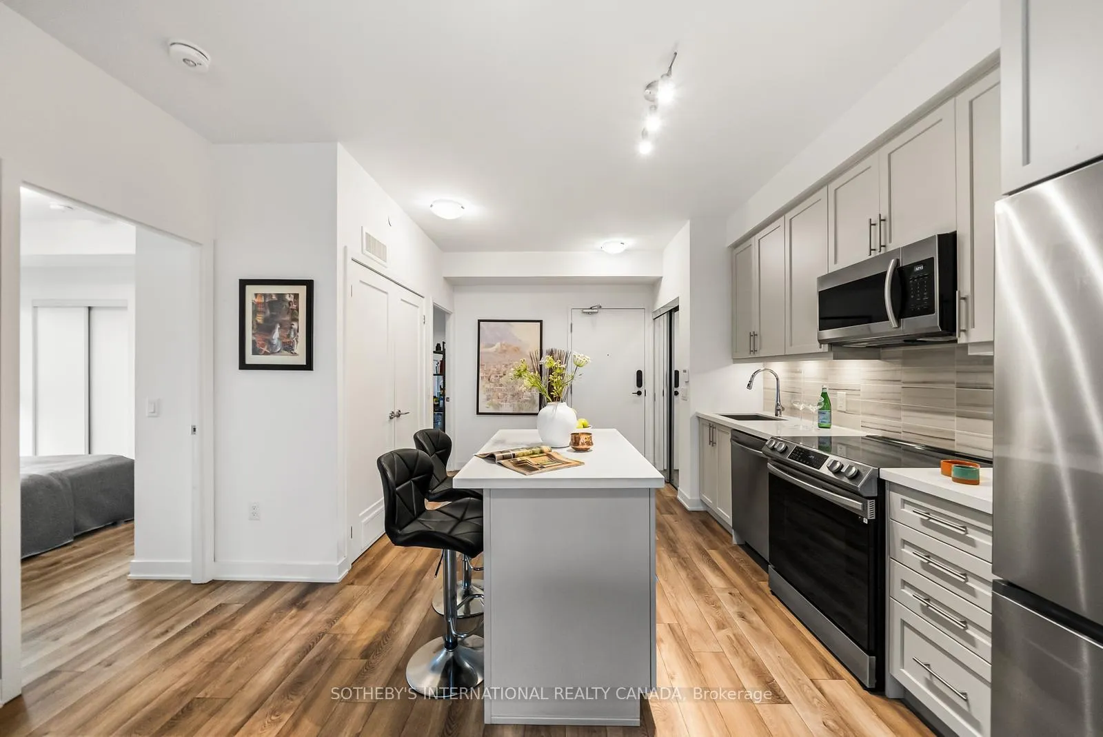 Photo 5 of Unit 2003, 95 Oneida Crescent, Richmond Hill, Langstaff — HOMEH