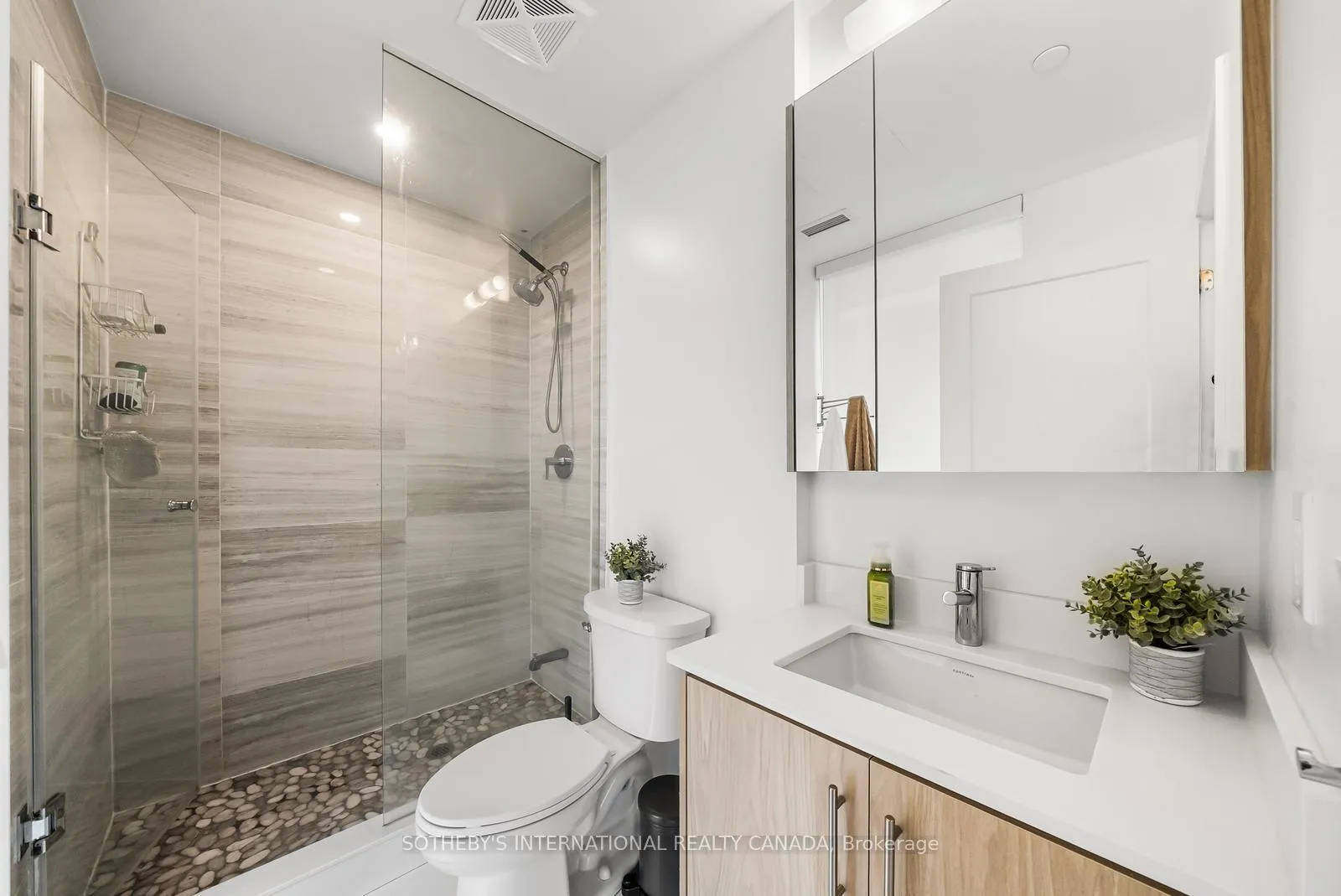 Photo 11 of Unit 2003, 95 Oneida Crescent, Richmond Hill, Langstaff — HOMEH