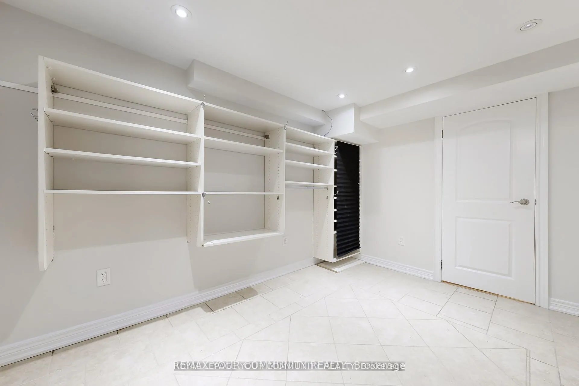Photo 20 of Unit Lower, 52 Eleanor Circle, Richmond Hill, South Richvale — HOMEH
