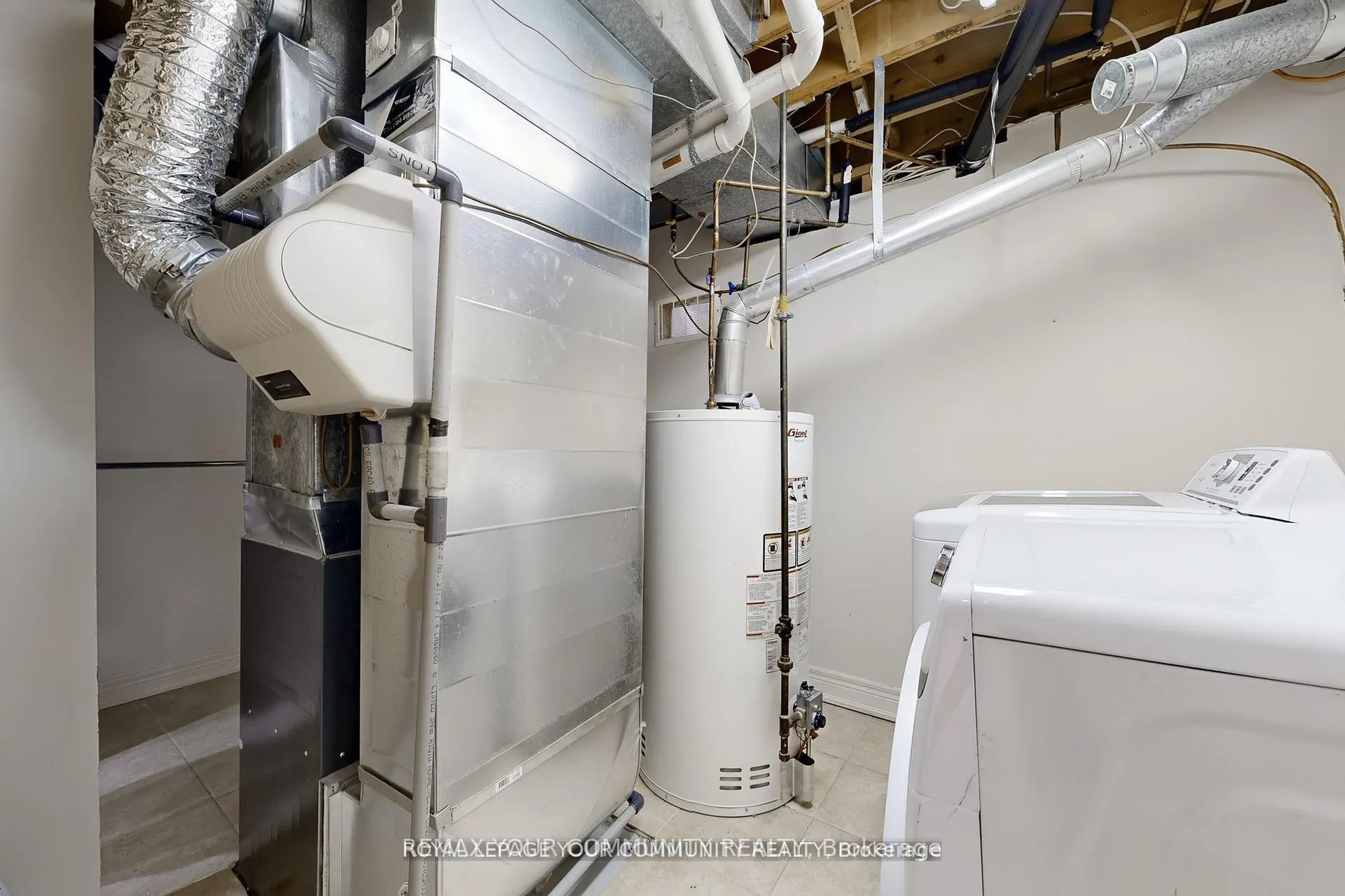 Photo 32 of Unit Lower, 52 Eleanor Circle, Richmond Hill, South Richvale — HOMEH