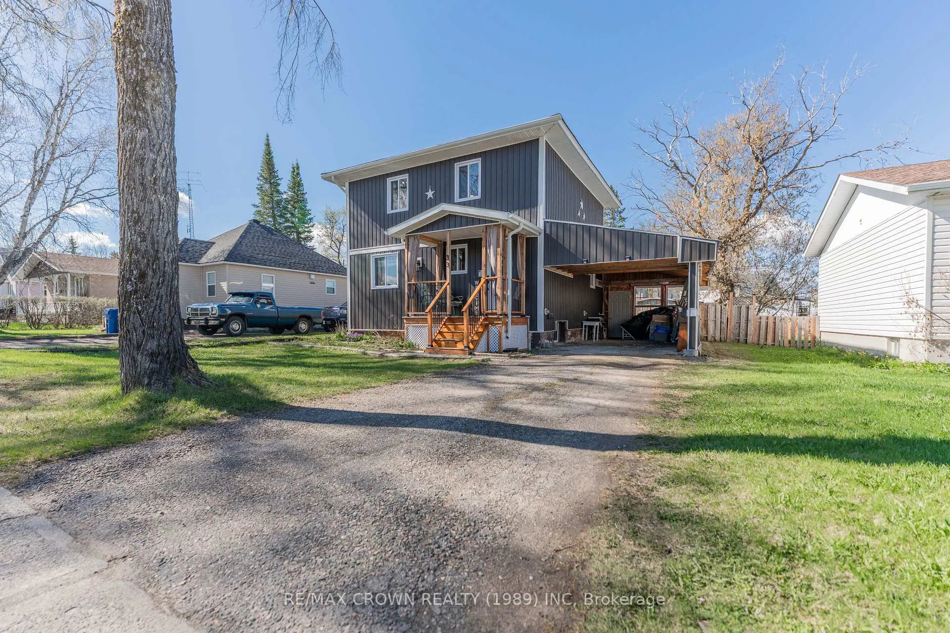 Photo 2 of 33 Dominion Avenue, Kapuskasing — HOMEH
