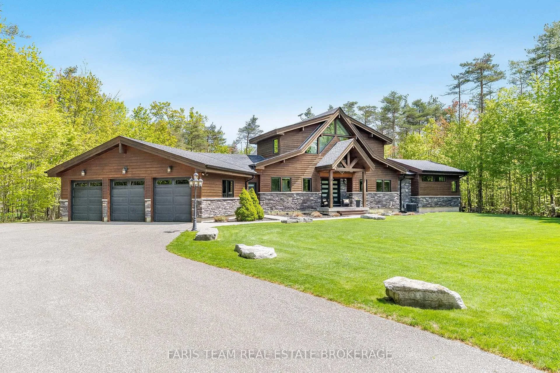 Photo 2 of 22 Houben Crescent, Oro-Medonte, Rural Oro-Medonte — HOMEH