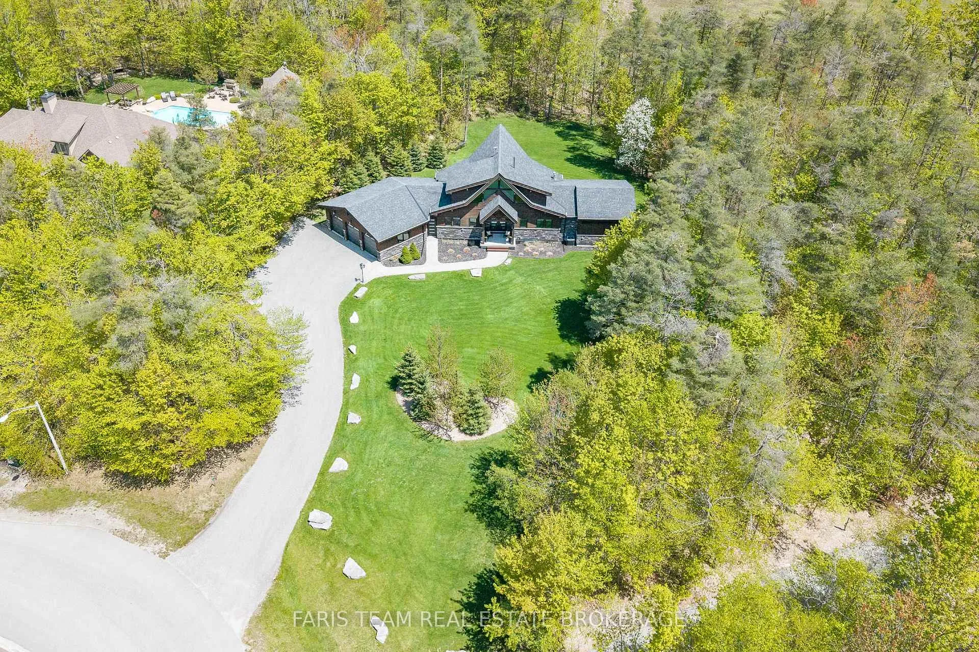 Photo 3 of 22 Houben Crescent, Oro-Medonte, Rural Oro-Medonte — HOMEH