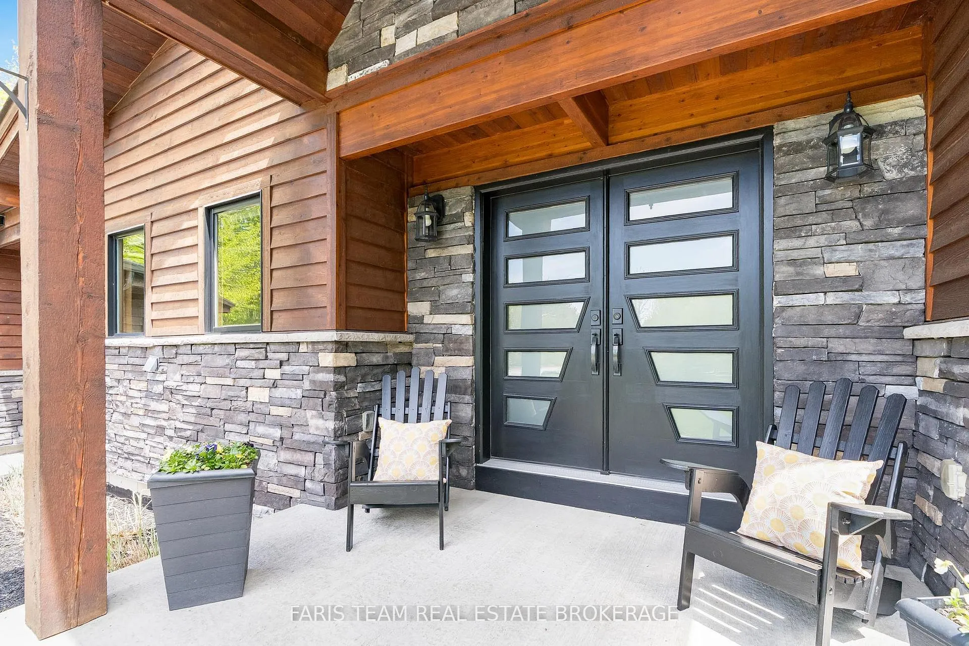 Photo 5 of 22 Houben Crescent, Oro-Medonte, Rural Oro-Medonte — HOMEH
