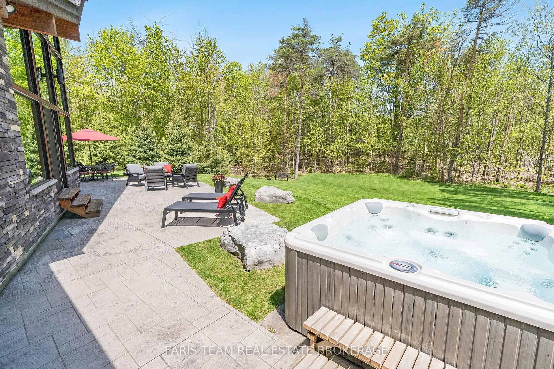 Photo 37 of 22 Houben Crescent, Oro-Medonte, Rural Oro-Medonte — HOMEH