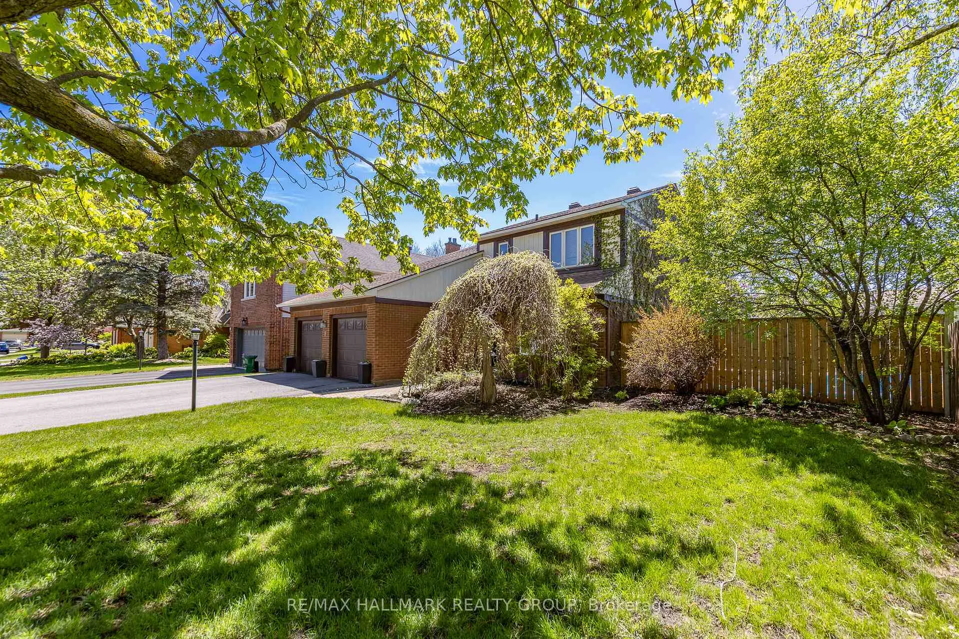 Photo 2 of 8 Trotting Way, Ottawa, Kanata - Bridlewood — HOMEH