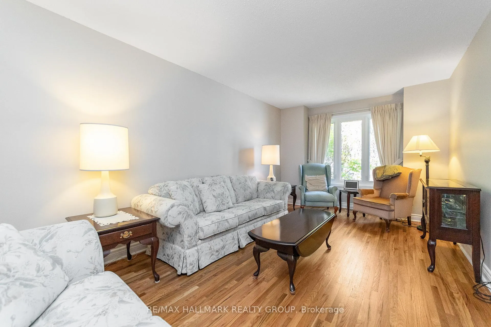 Photo 4 of 8 Trotting Way, Ottawa, Kanata - Bridlewood — HOMEH