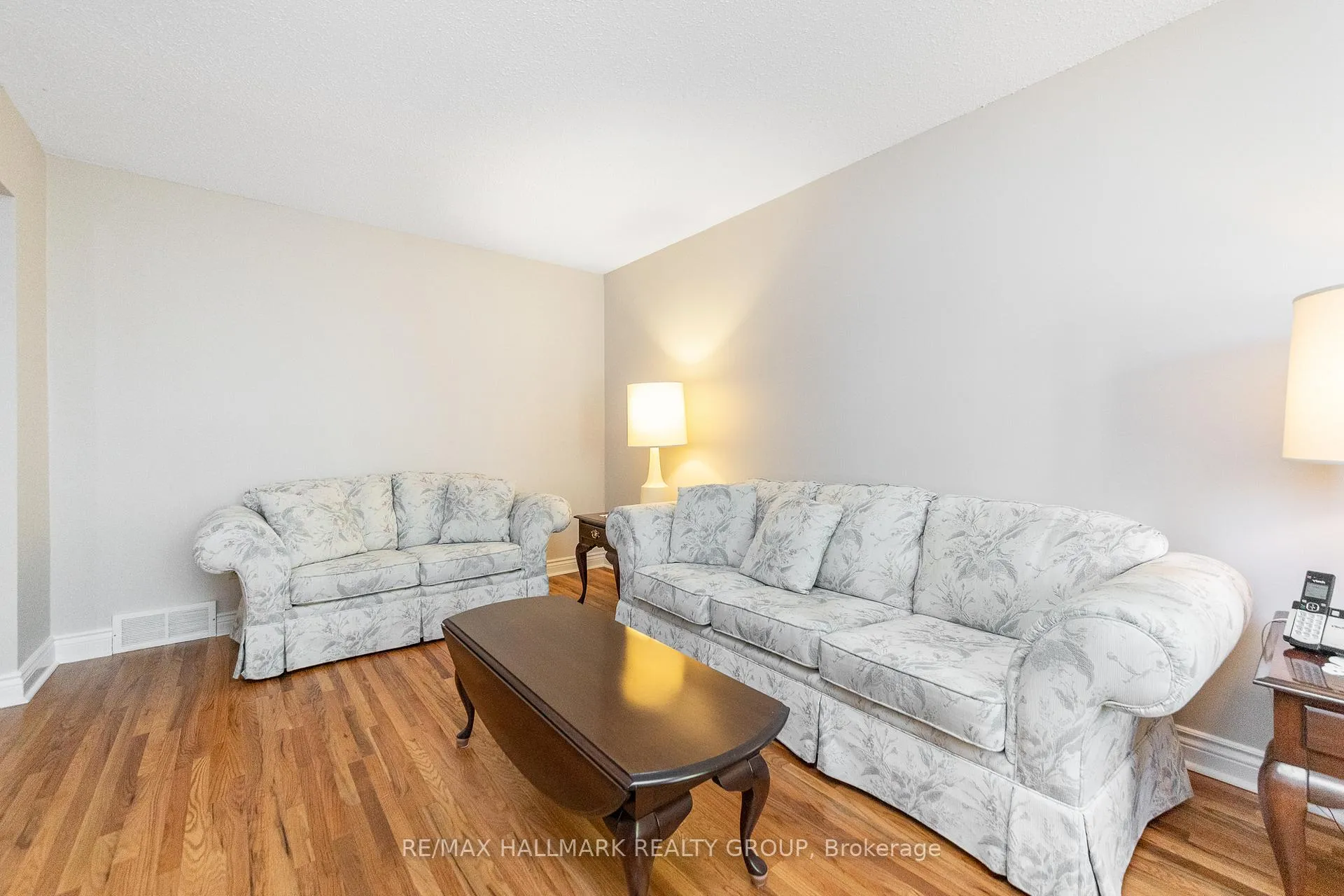 Photo 5 of 8 Trotting Way, Ottawa, Kanata - Bridlewood — HOMEH