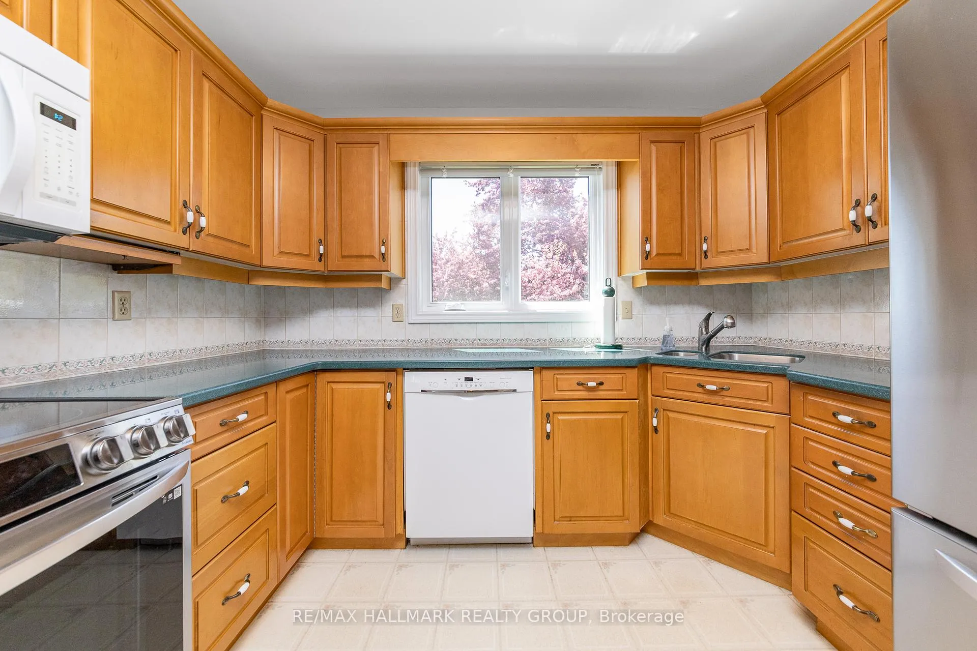 Photo 13 of 8 Trotting Way, Ottawa, Kanata - Bridlewood — HOMEH