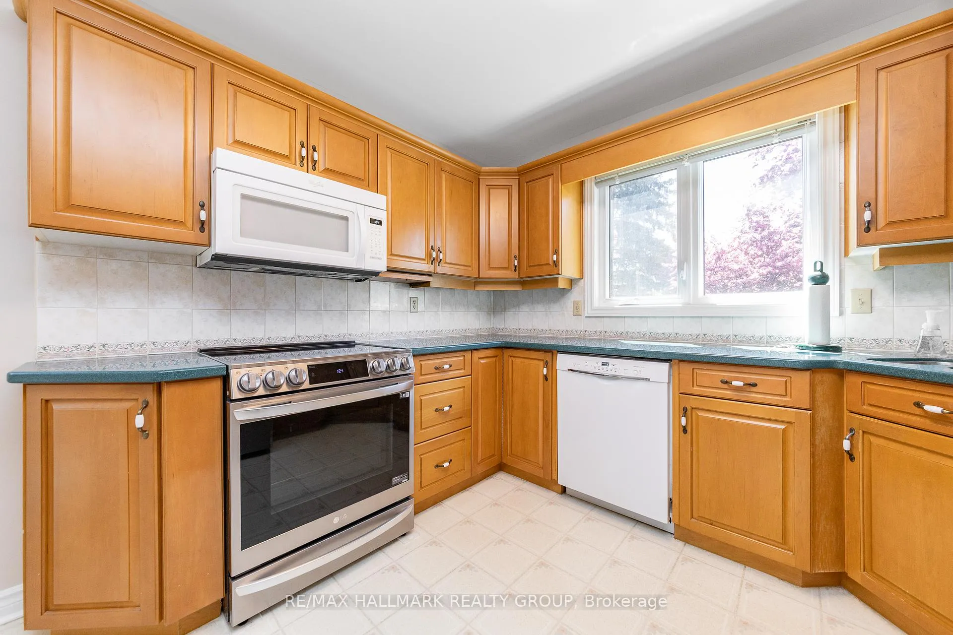 Photo 18 of 8 Trotting Way, Ottawa, Kanata - Bridlewood — HOMEH