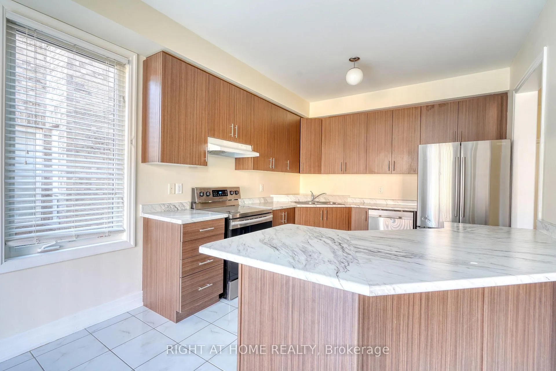 Photo 5 of 17 Mercury Avenue, Georgina, Keswick South — HOMEH