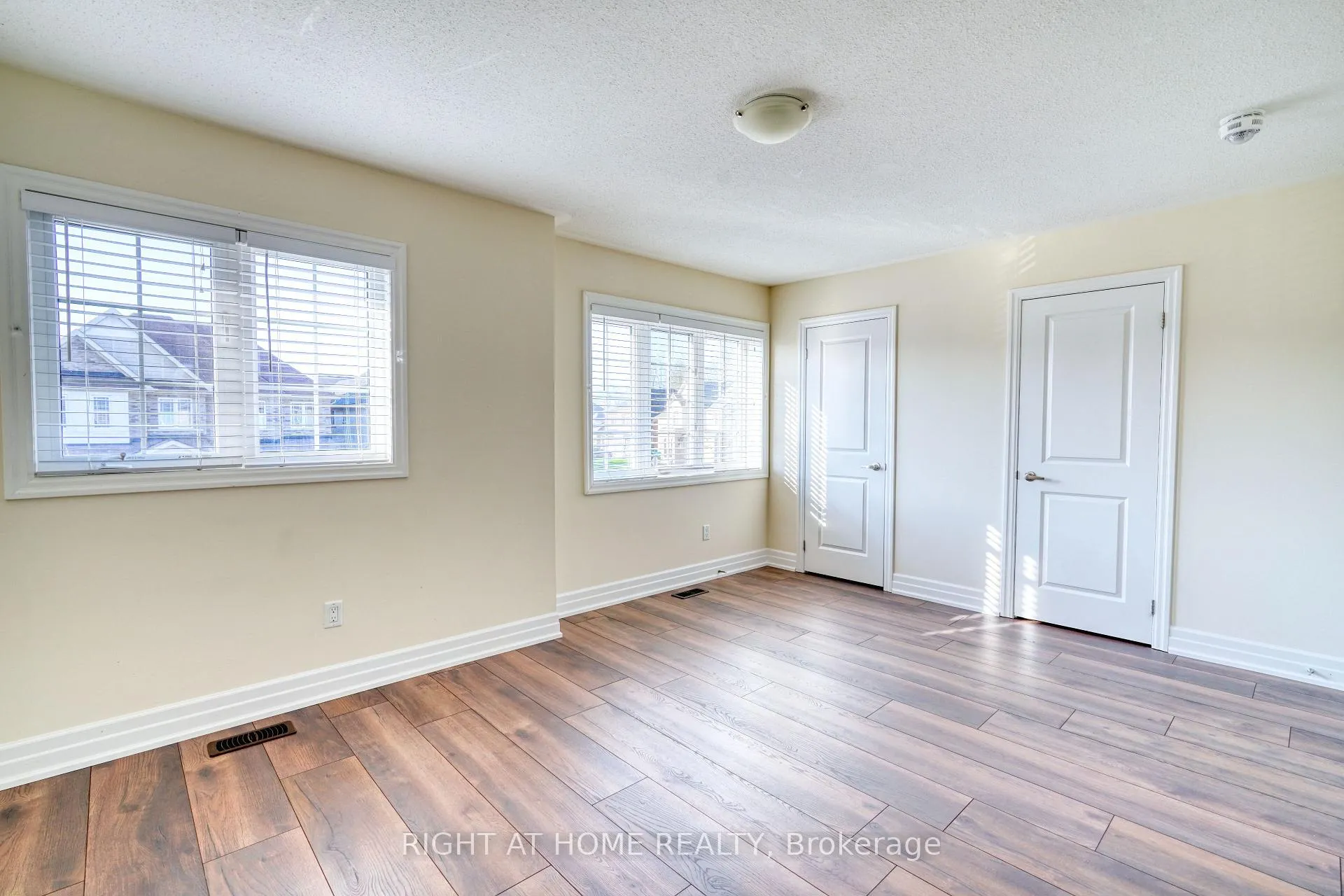 Photo 35 of 17 Mercury Avenue, Georgina, Keswick South — HOMEH