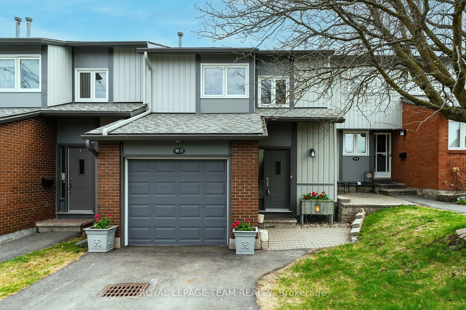 Front of Unit C, 18 Benlea Drive