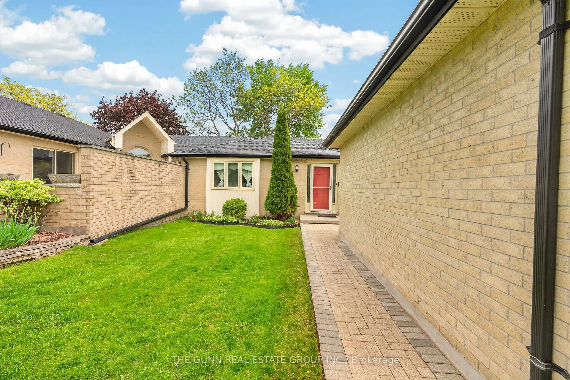 Photo 3 of Unit 31, 211 Pine Valley Drive, London, South N — HOMEH