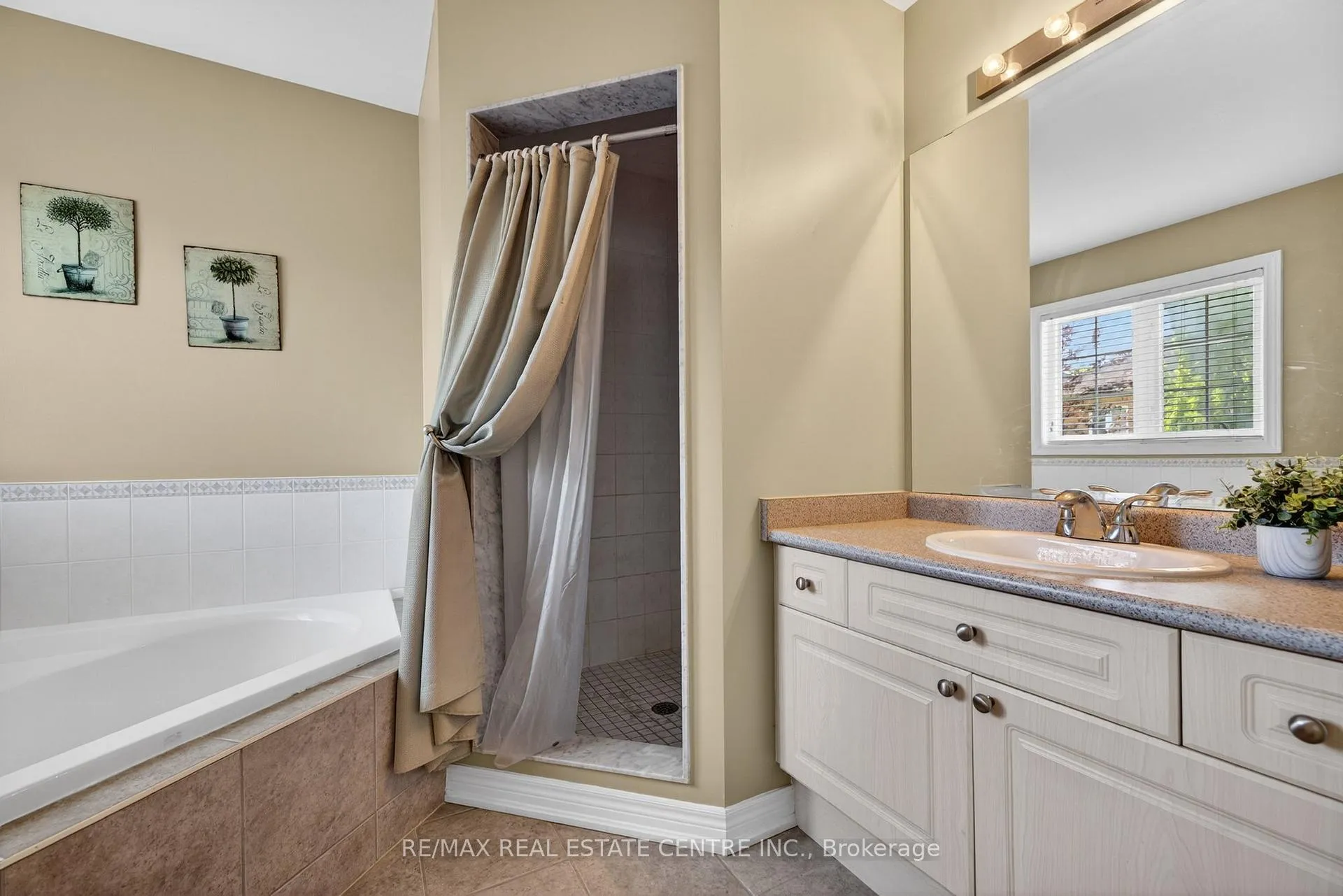 Photo 28 of 1022 Laidlaw Drive, Milton, Clarke — HOMEH