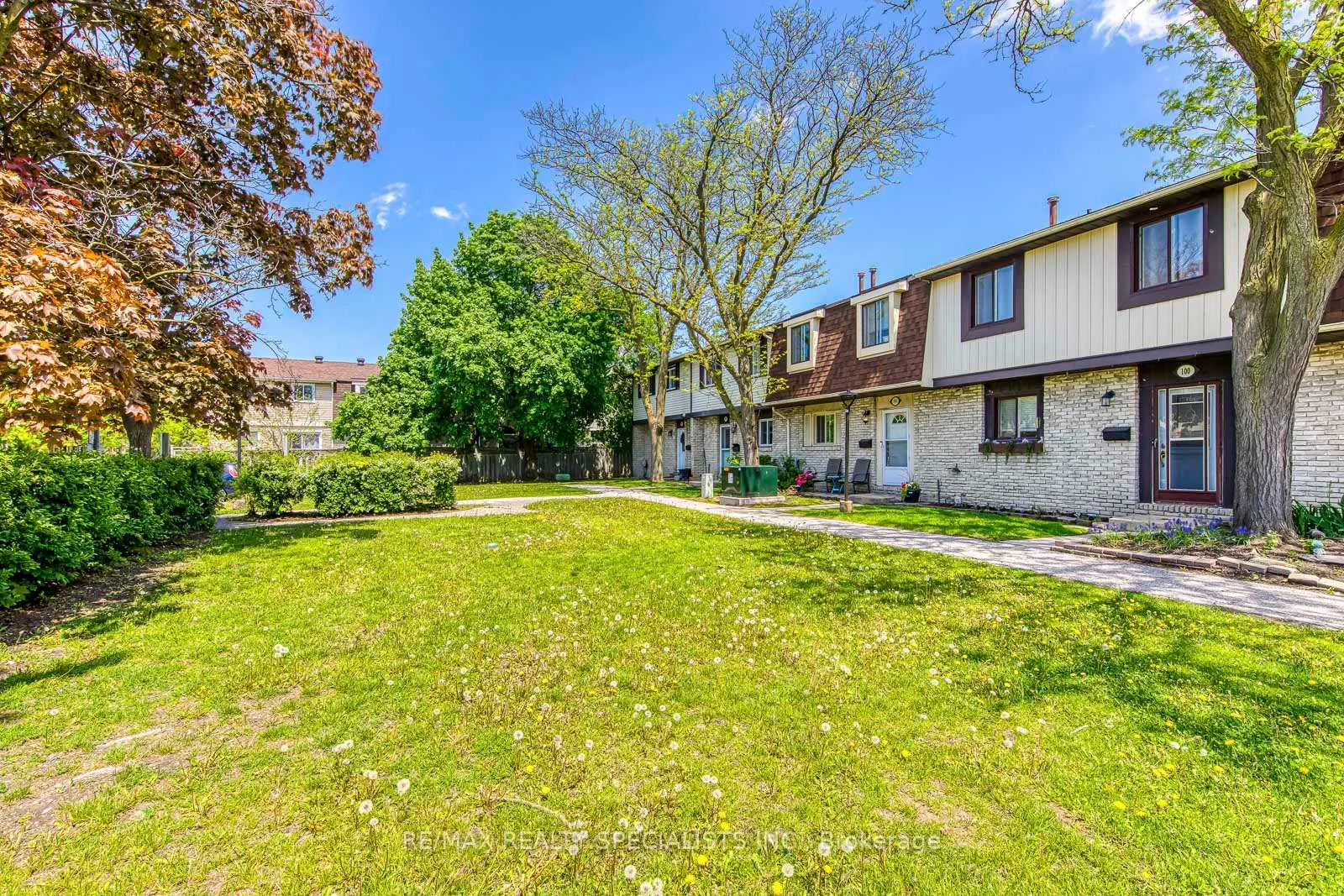 Photo 3 of Unit 100, 93 Hansen Road, Brampton, Madoc — HOMEH