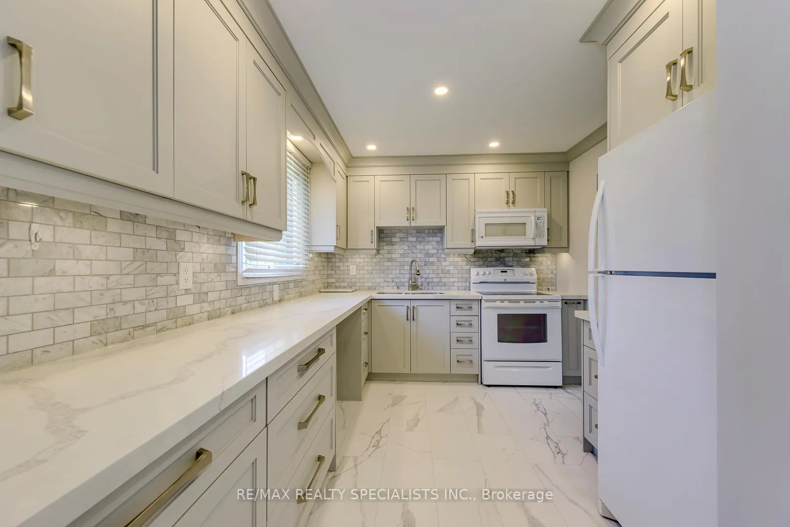 Photo 6 of Unit 100, 93 Hansen Road, Brampton, Madoc — HOMEH
