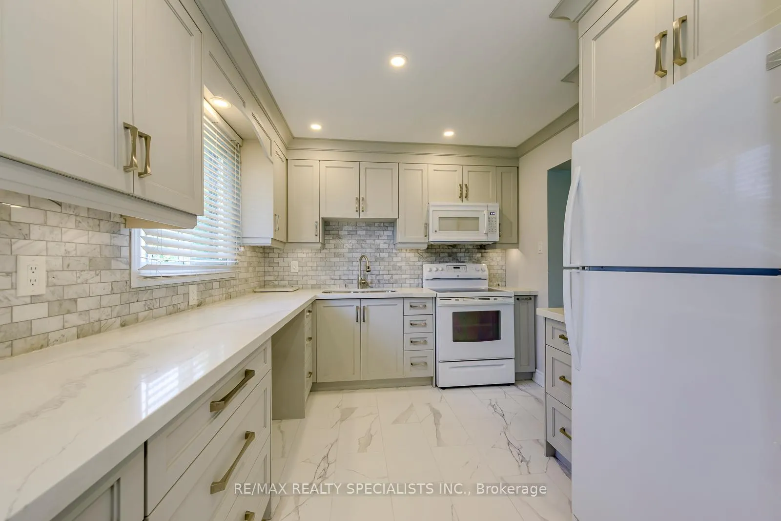 Photo 7 of Unit 100, 93 Hansen Road, Brampton, Madoc — HOMEH