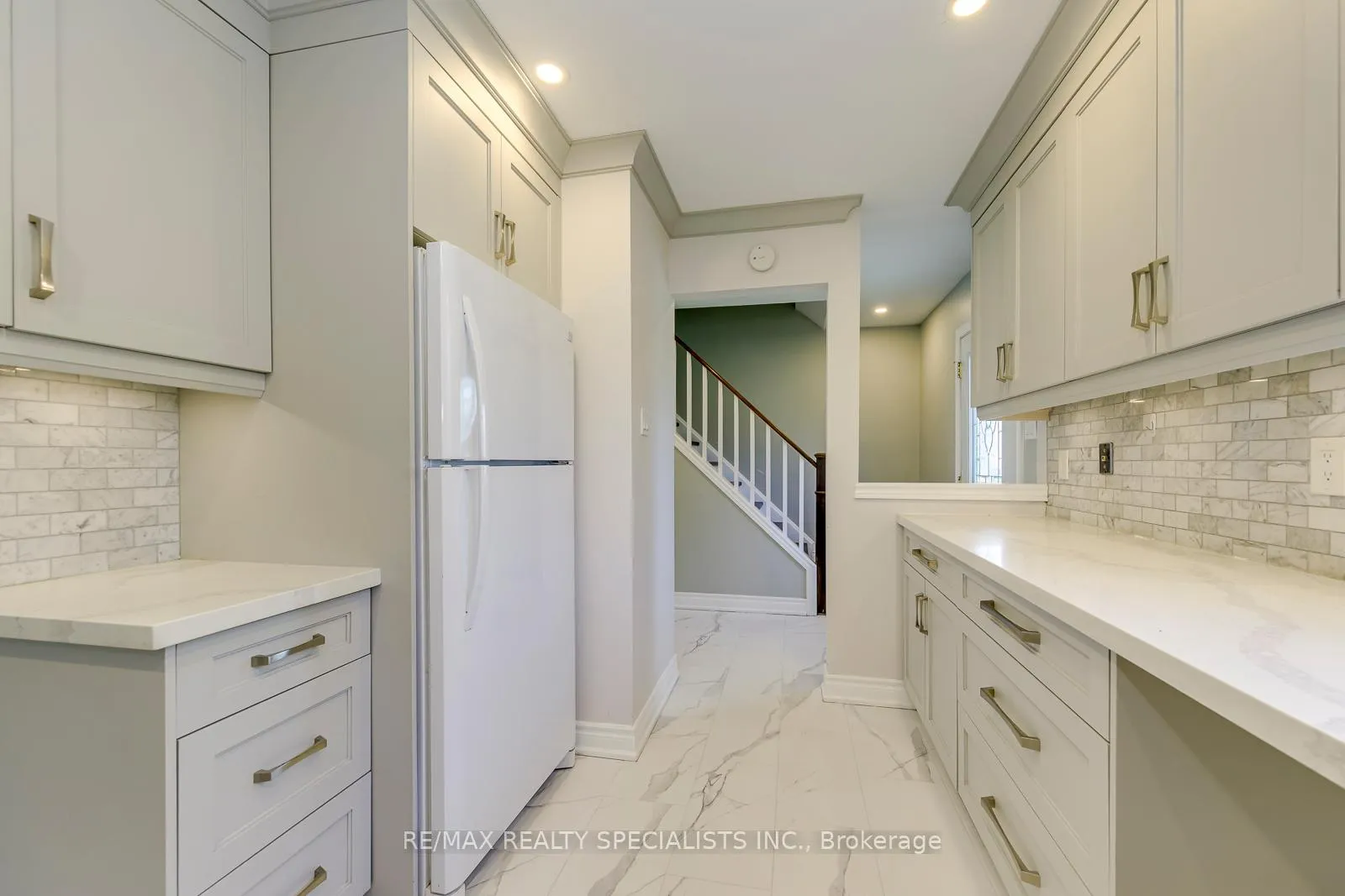 Photo 10 of Unit 100, 93 Hansen Road, Brampton, Madoc — HOMEH