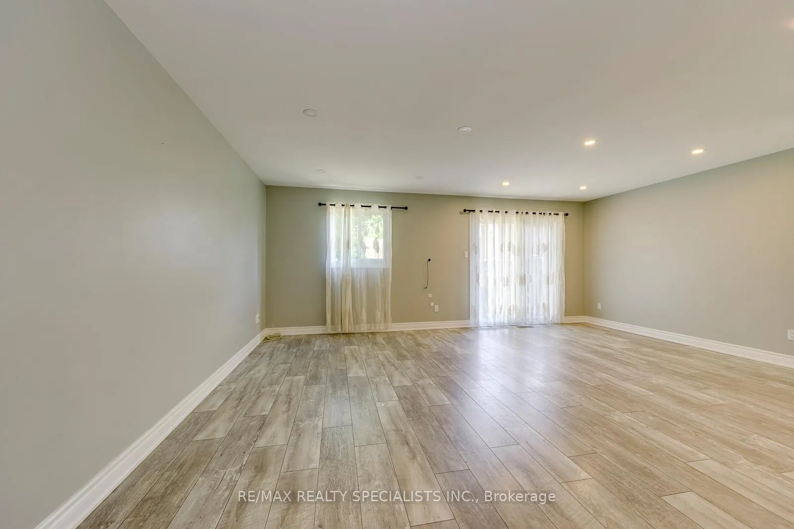 Photo 11 of Unit 100, 93 Hansen Road, Brampton, Madoc — HOMEH