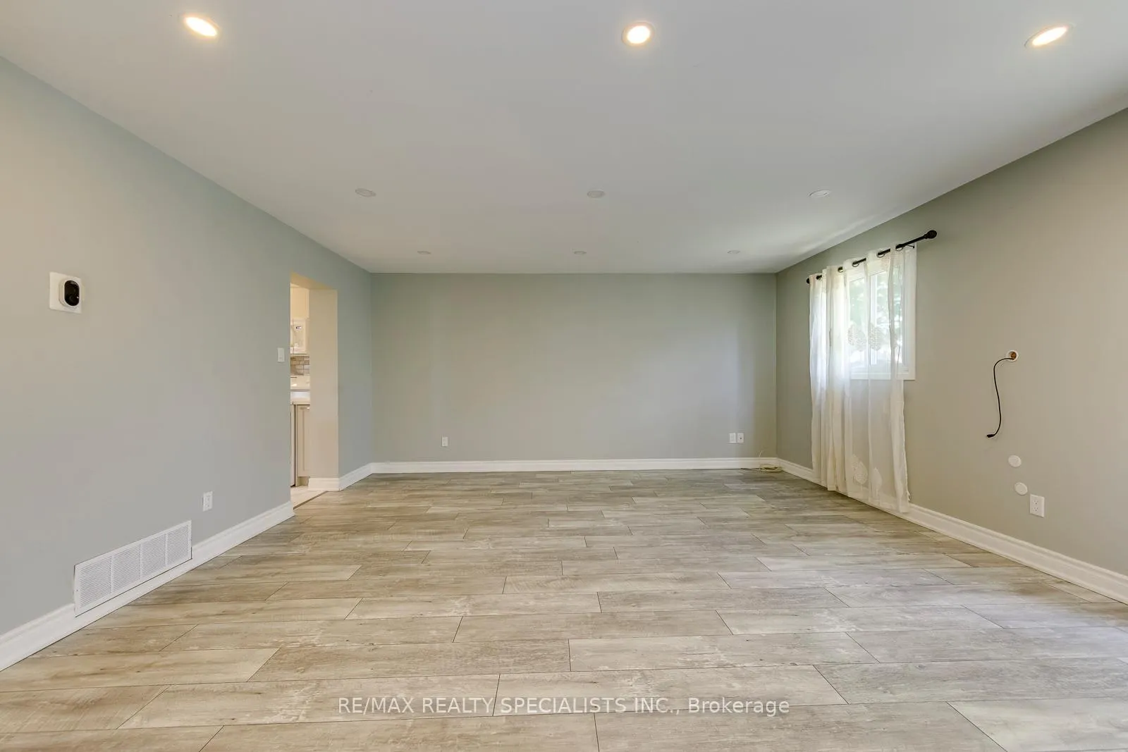 Photo 12 of Unit 100, 93 Hansen Road, Brampton, Madoc — HOMEH