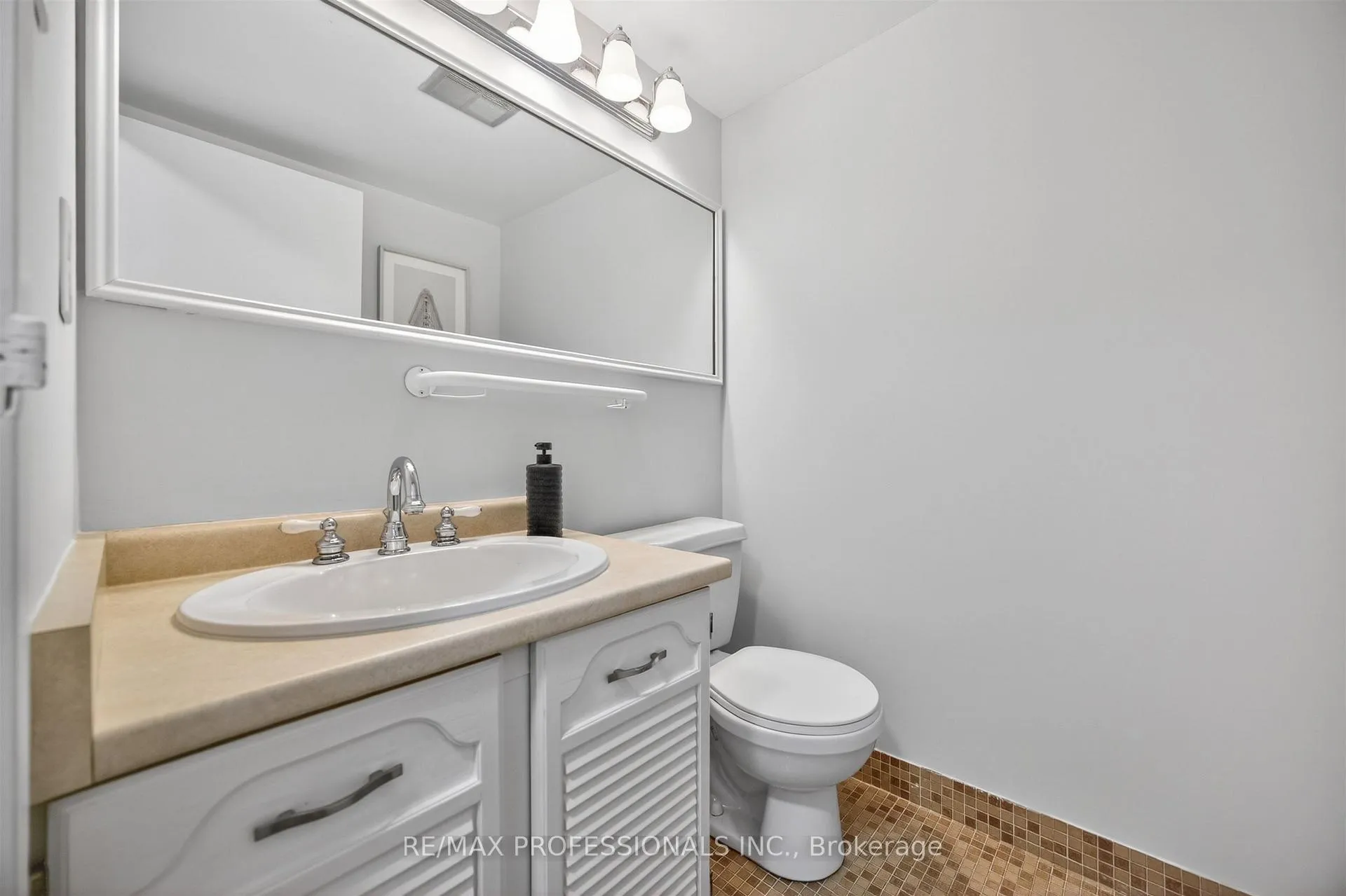 Photo 15 of Unit 122, 80 Quebec Avenue, Toronto, High Park North — HOMEH