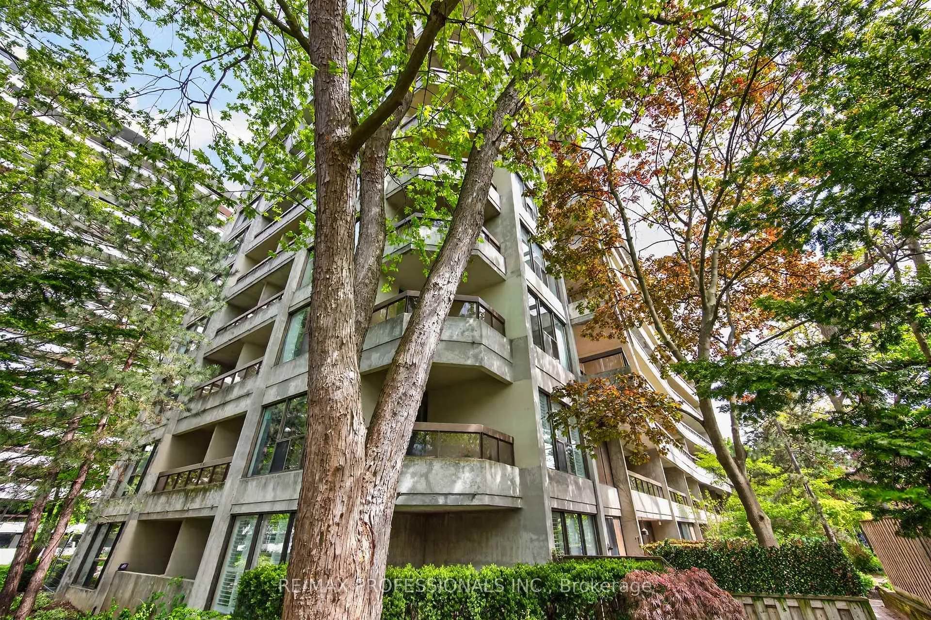 Photo 32 of Unit 122, 80 Quebec Avenue, Toronto, High Park North — HOMEH