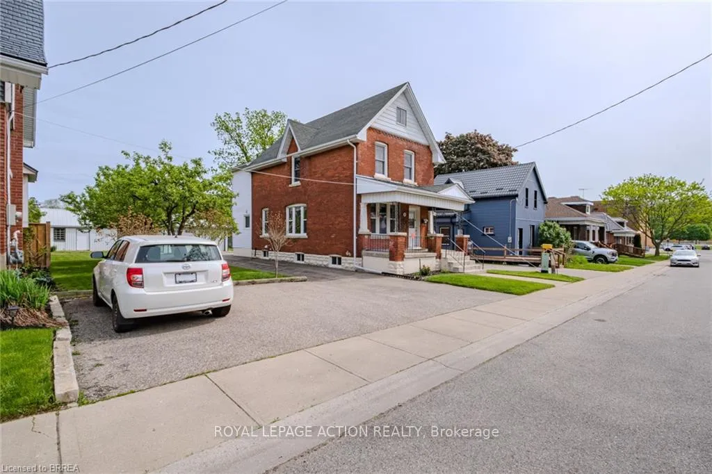 Photo 3 of 110 Arthur Street, Brantford — HOMEH