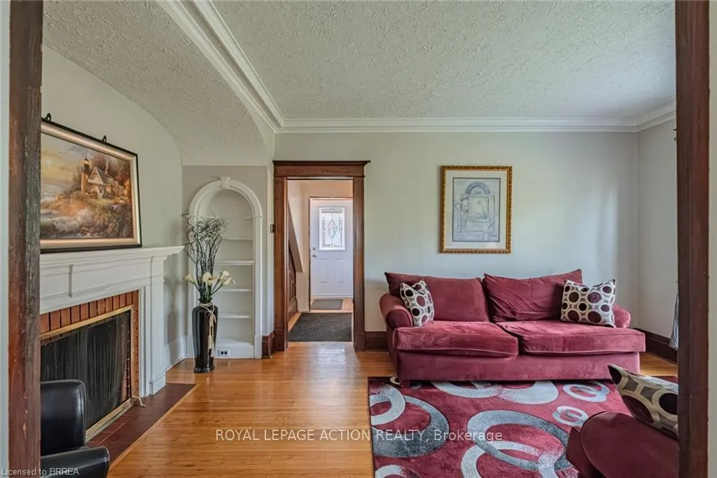 Photo 11 of 110 Arthur Street, Brantford — HOMEH