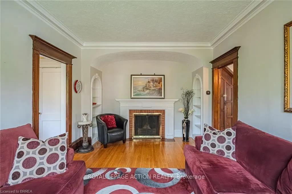 Photo 13 of 110 Arthur Street, Brantford — HOMEH
